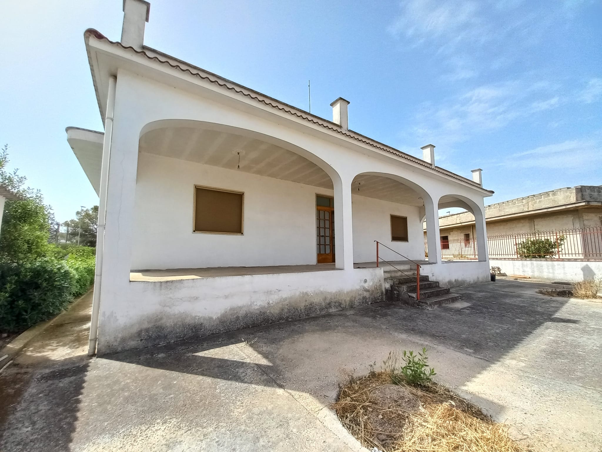 Talsano C/O Casa di Cura S.Chiara Villa Singola Un Livello 5Vani Giardino 1300mq.
